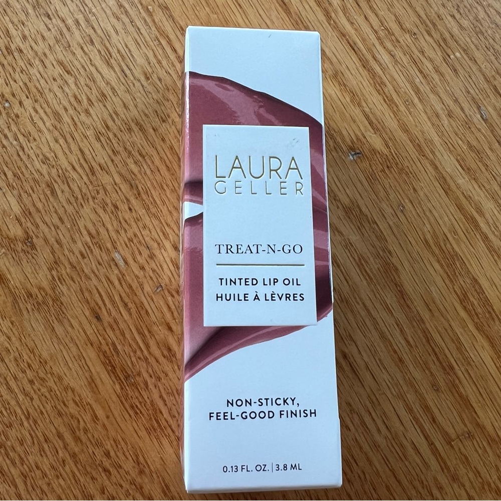 Laura Geller TREAT-N-GO Tinted Lip Oil
- Record Breaker- 13oz / 3.8ml New in box